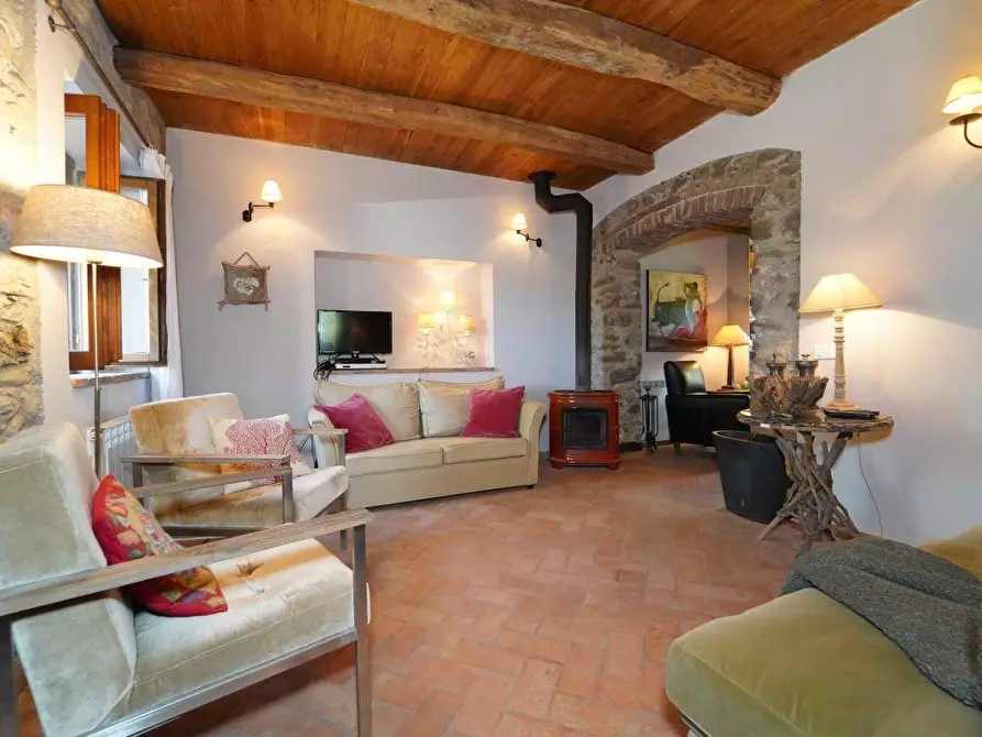 Immagine 11 di Villa in vendita  a Aulla