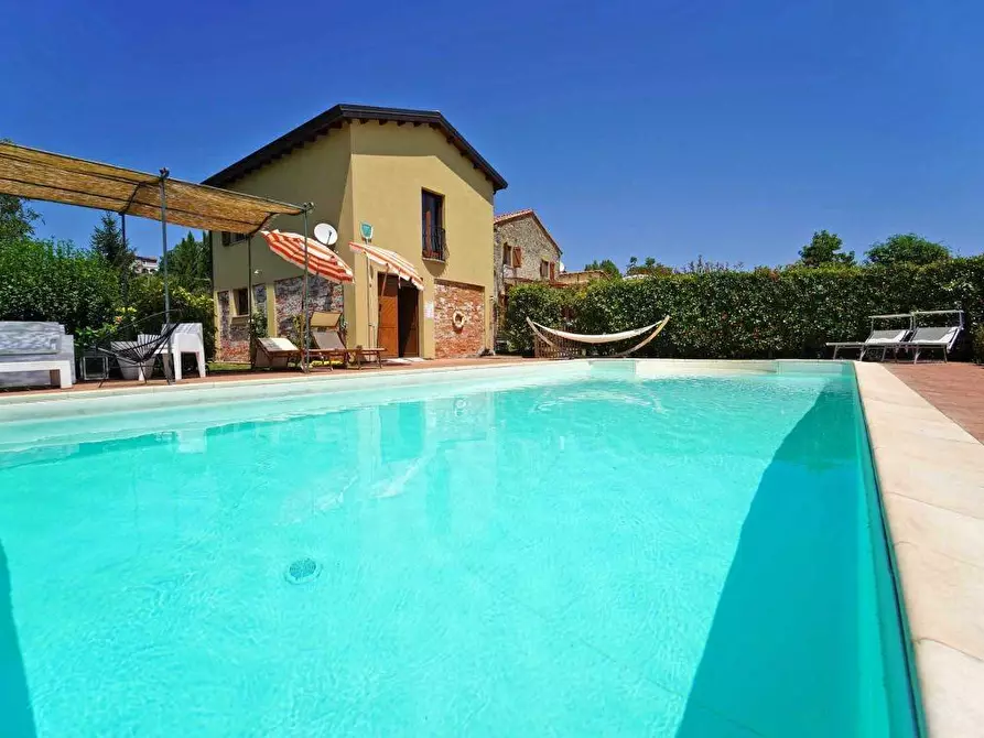 Immagine 2 di Villa in vendita  a Aulla