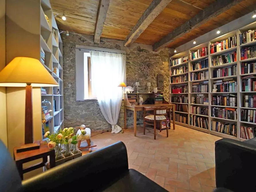 Immagine 13 di Villa in vendita  a Aulla