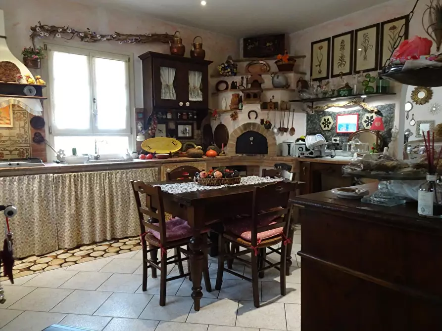 Immagine 2 di Villa in vendita  a Casciana Terme Lari