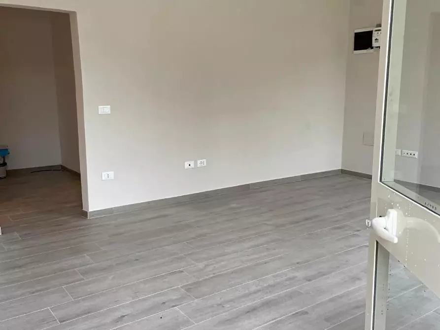 Immagine 3 di Locale commerciale in vendita  a Pisa