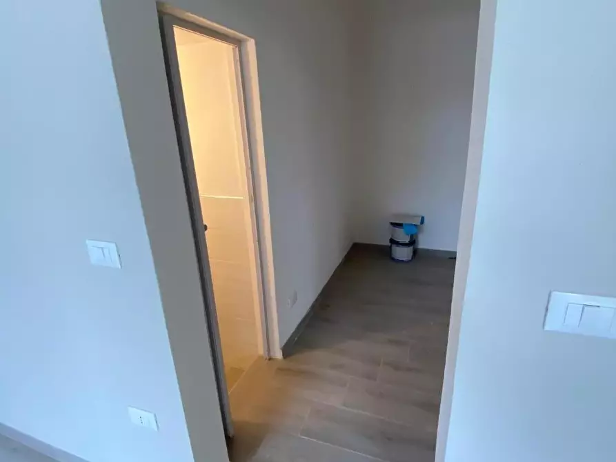 Immagine 5 di Locale commerciale in vendita  a Pisa