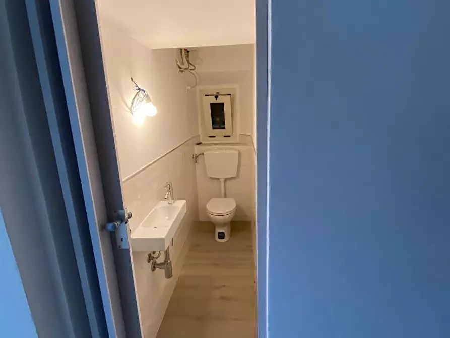 Immagine 7 di Locale commerciale in vendita  a Pisa