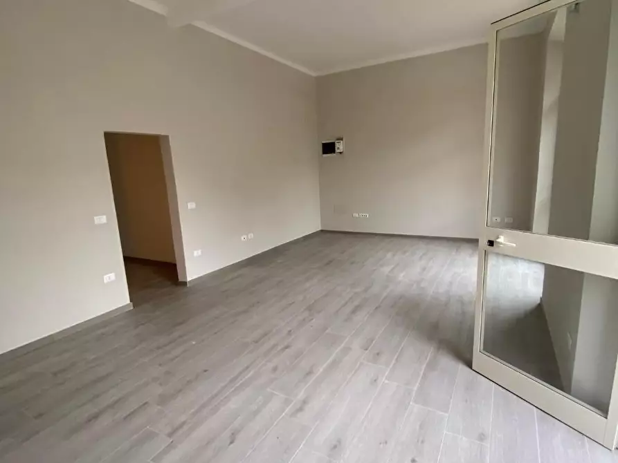 Immagine 4 di Locale commerciale in vendita  a Pisa