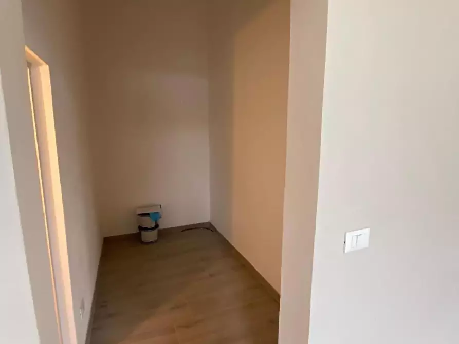 Immagine 6 di Locale commerciale in vendita  a Pisa