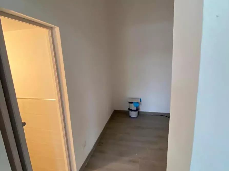 Immagine 8 di Locale commerciale in vendita  a Pisa