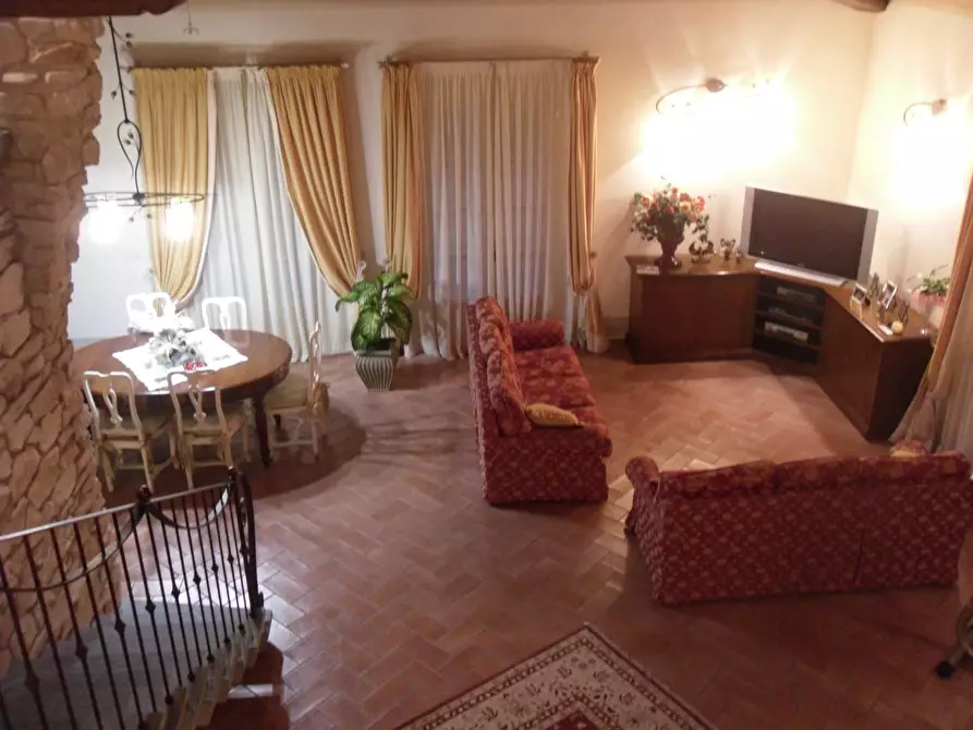 Immagine 5 di Villa in vendita  a Buti