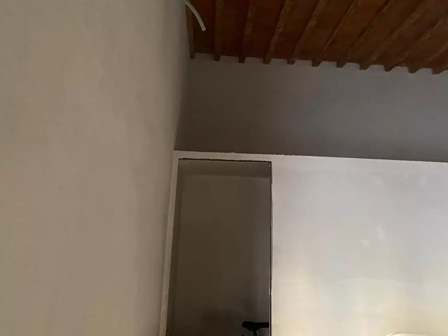 Immagine 2 di Locale commerciale in vendita  a Livorno