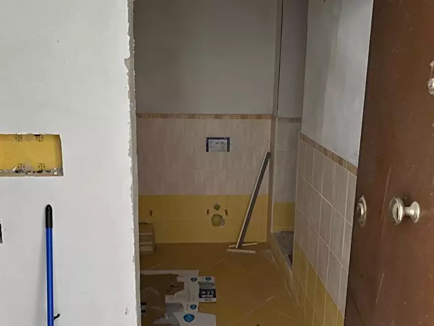 Immagine 4 di Locale commerciale in vendita  a Livorno