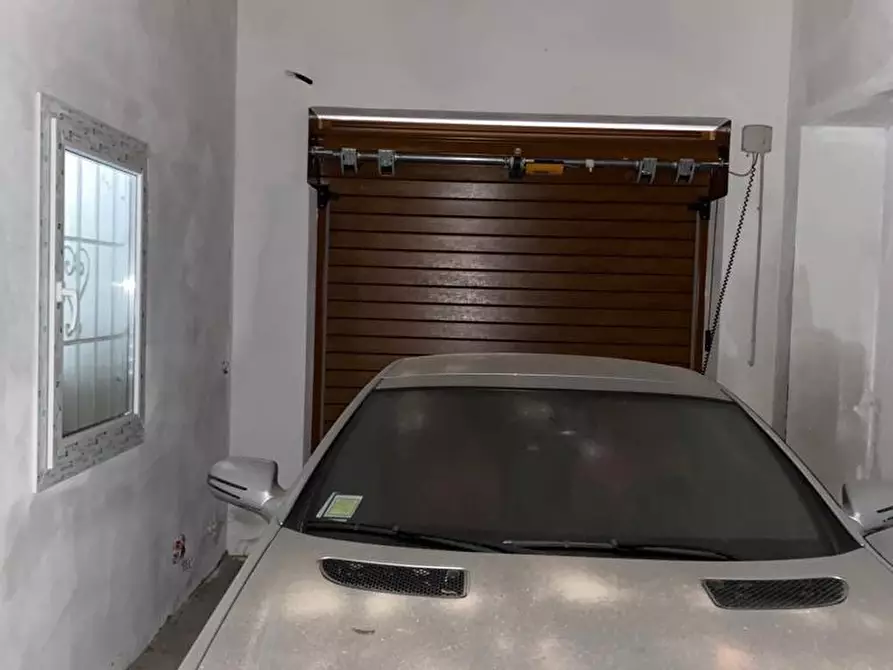 Immagine 6 di Locale commerciale in vendita  a Livorno