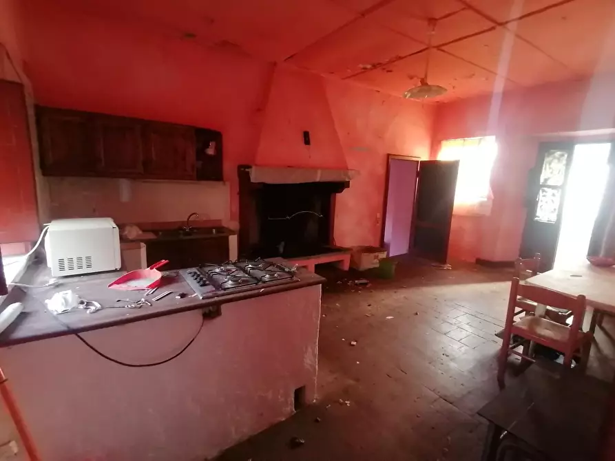 Immagine 19 di Rustico / casale in vendita  a Gallicano