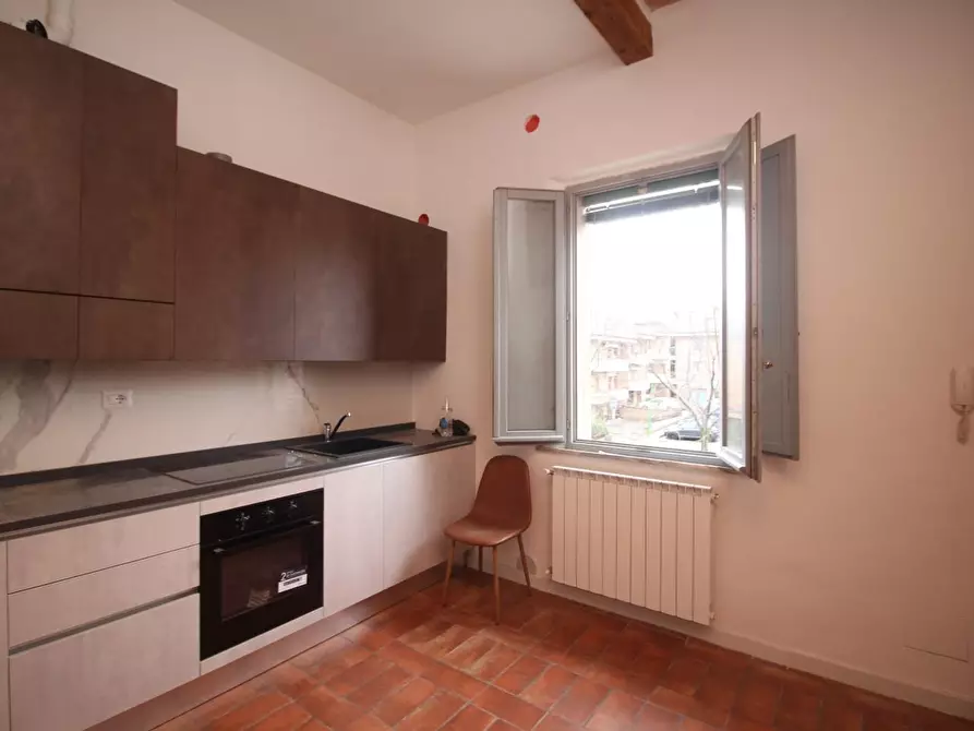 Immagine 2 di Appartamento in vendita  a Siena