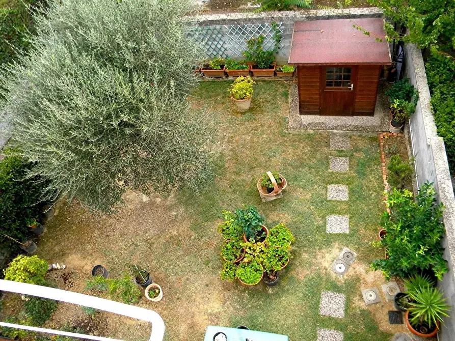 Immagine 11 di Casa bifamiliare in vendita  a Pontedera