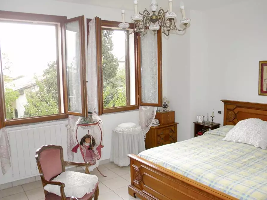 Immagine 7 di Casa bifamiliare in vendita  a Pontedera