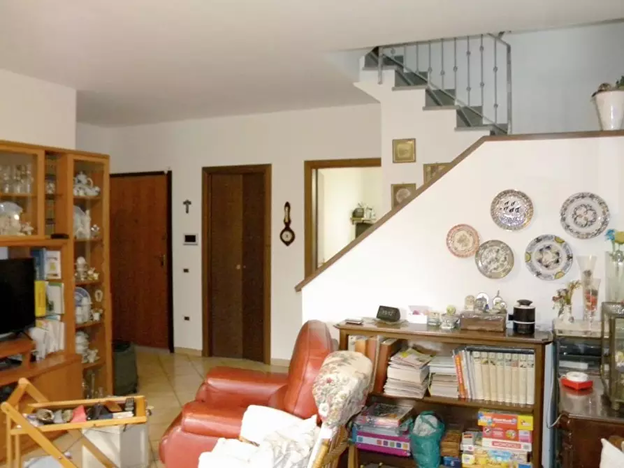 Immagine 2 di Casa bifamiliare in vendita  a Pontedera