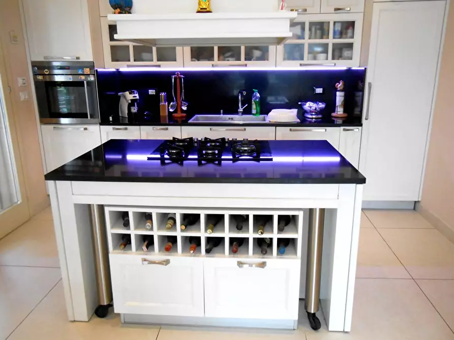 Immagine 4 di Villa in vendita  a Santa Maria A Monte