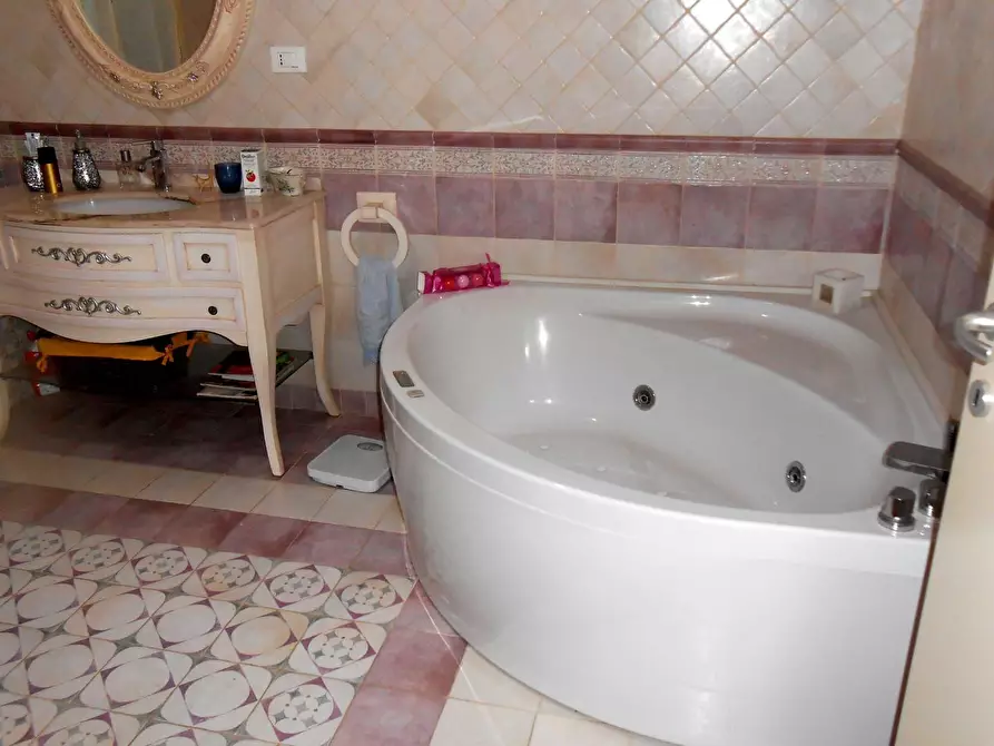 Immagine 6 di Villa in vendita  a Santa Maria A Monte