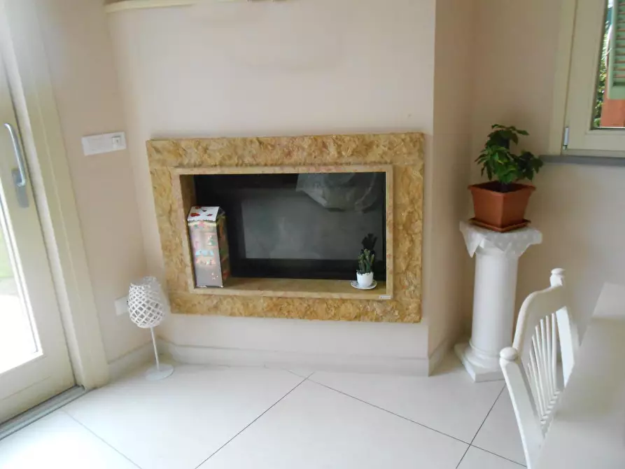 Immagine 2 di Villa in vendita  a Santa Maria A Monte