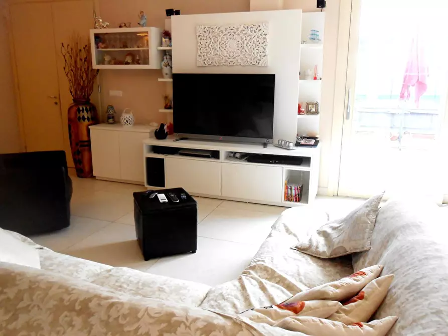 Immagine 3 di Villa in vendita  a Santa Maria A Monte