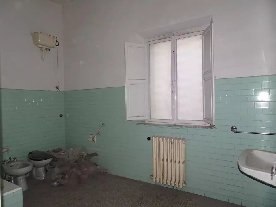 Immagine 24 di Palazzo in vendita  a Pontedera