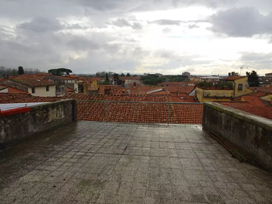 Immagine 15 di Palazzo in vendita  a Pontedera