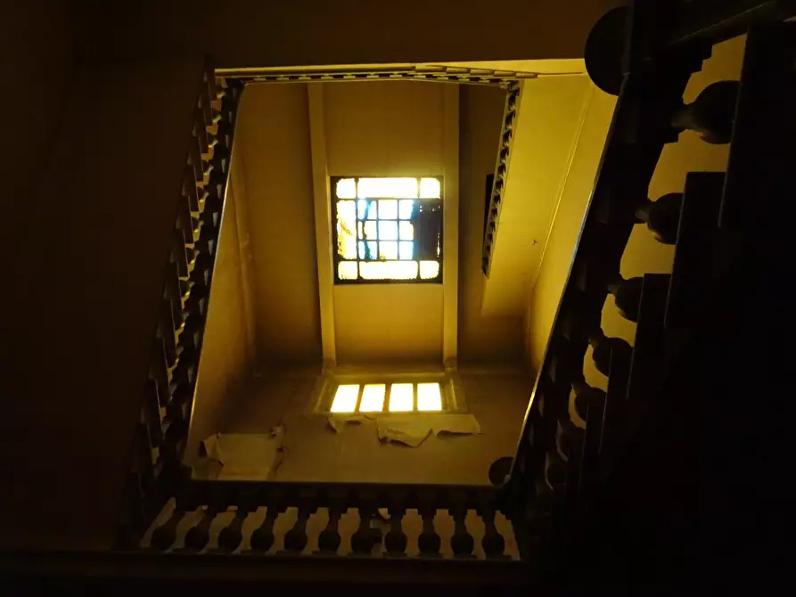 Immagine 20 di Palazzo in vendita  a Pontedera