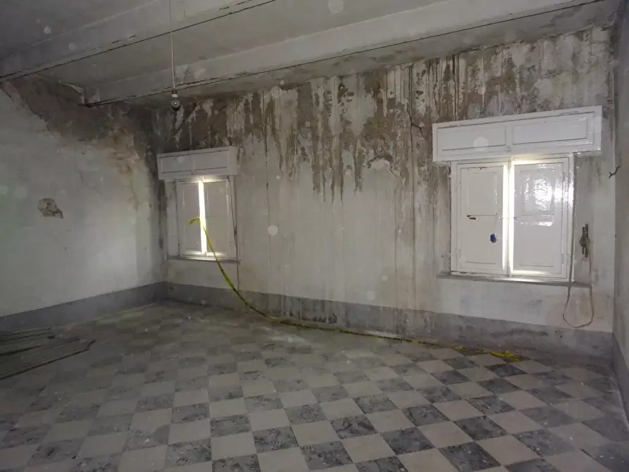 Immagine 12 di Palazzo in vendita  a Pontedera