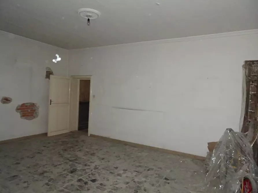 Immagine 10 di Palazzo in vendita  a Pontedera