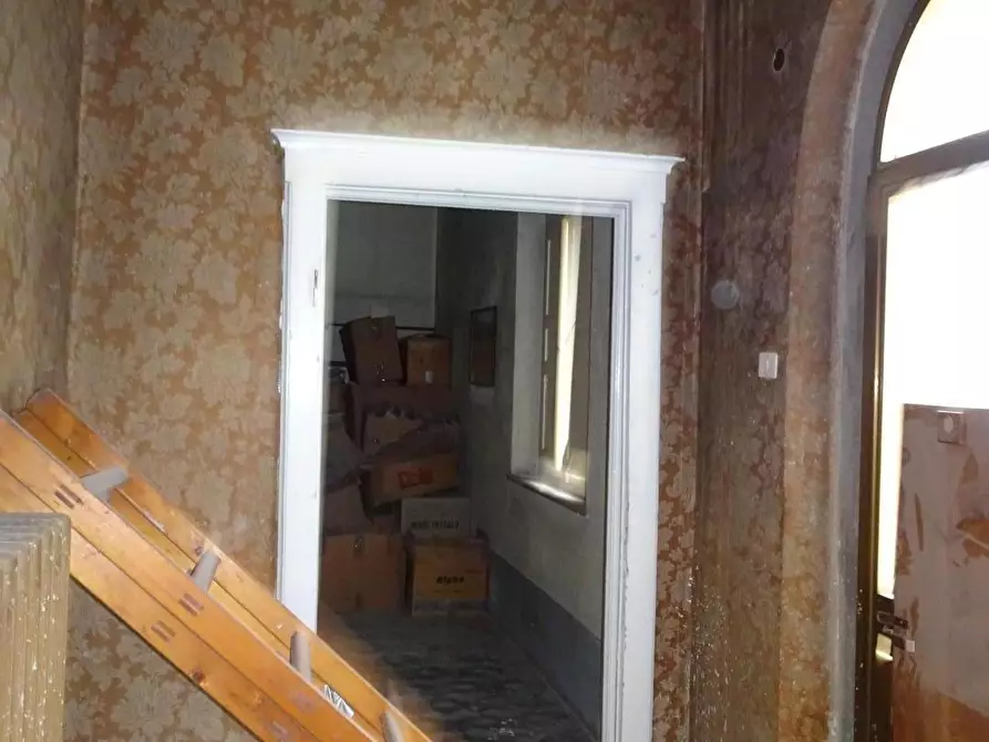 Immagine 18 di Palazzo in vendita  a Pontedera