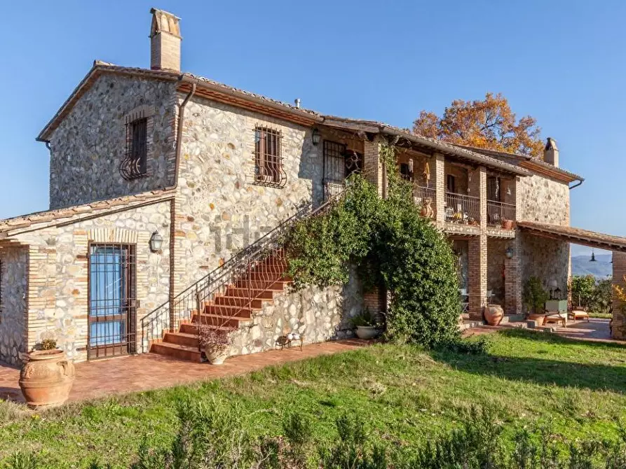Immagine 2 di Casa colonica in vendita  a Orvieto
