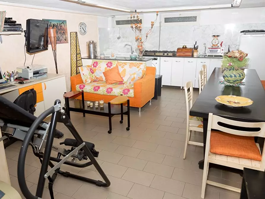 Immagine 17 di Casa indipendente in vendita  a Massa