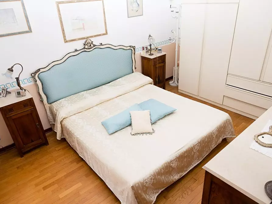 Immagine 14 di Casa indipendente in vendita  a Massa