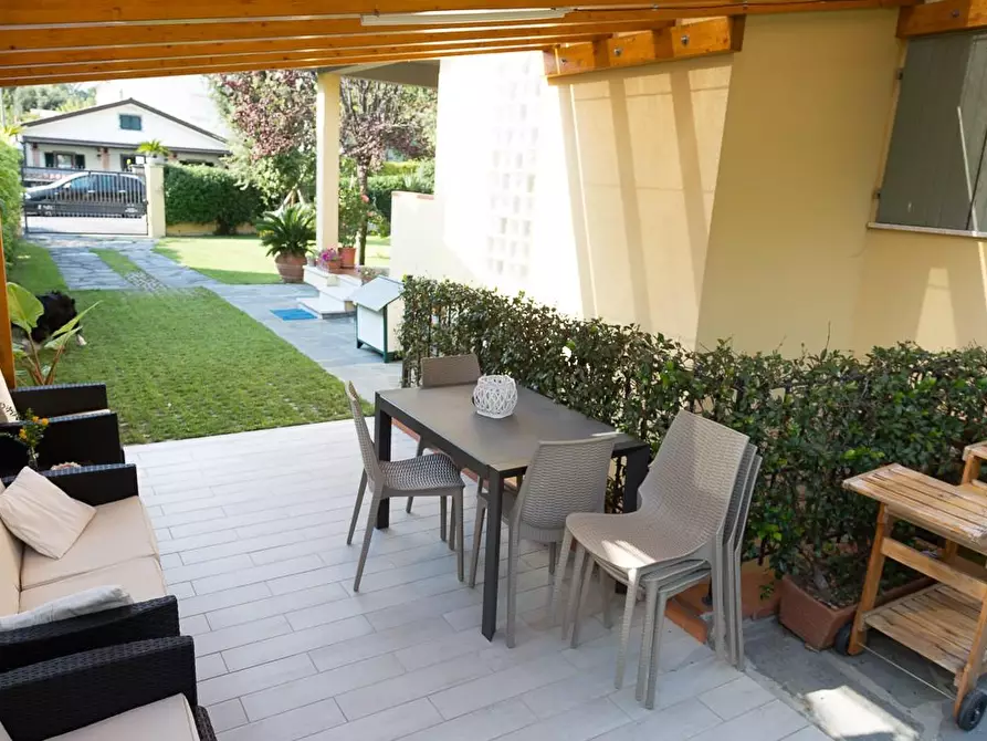 Immagine 6 di Casa indipendente in vendita  a Massa