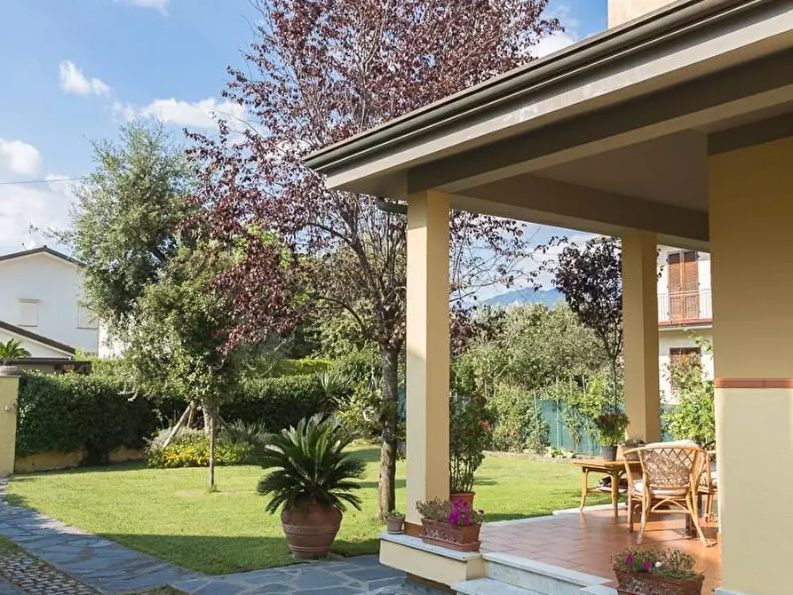 Immagine 4 di Casa indipendente in vendita  a Massa