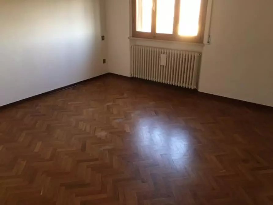 Immagine 5 di Villa in vendita  a Cascina