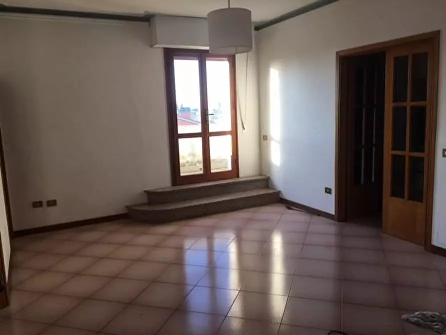 Immagine 2 di Villa in vendita  a Cascina