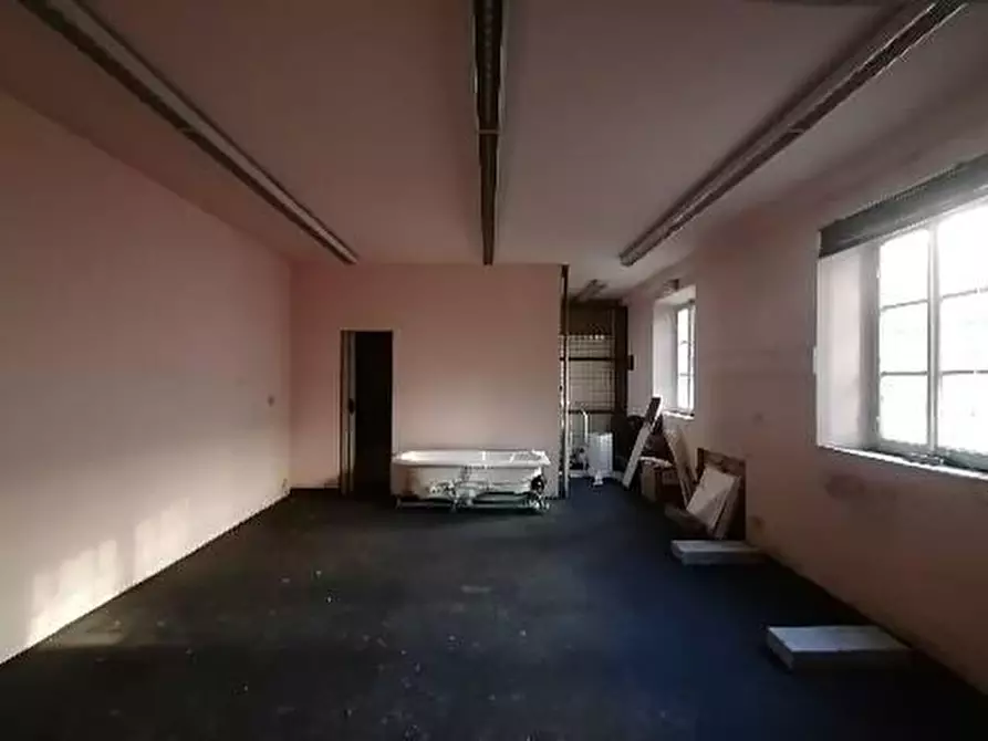 Immagine 10 di Terreno residenziale in vendita  a Lucca