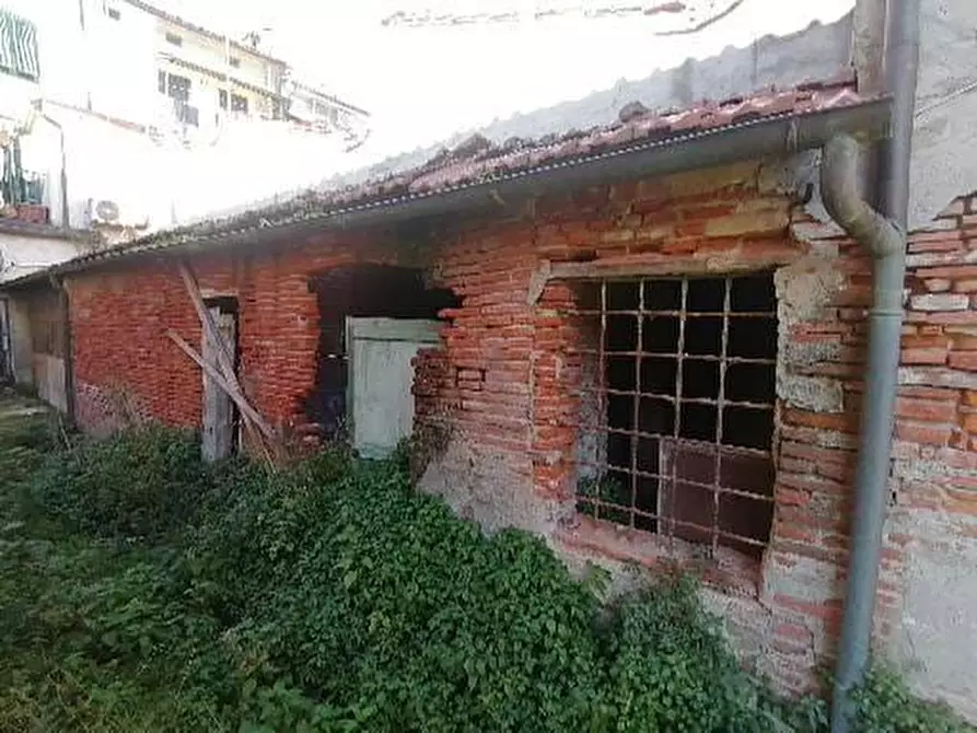 Immagine 13 di Terreno residenziale in vendita  a Lucca