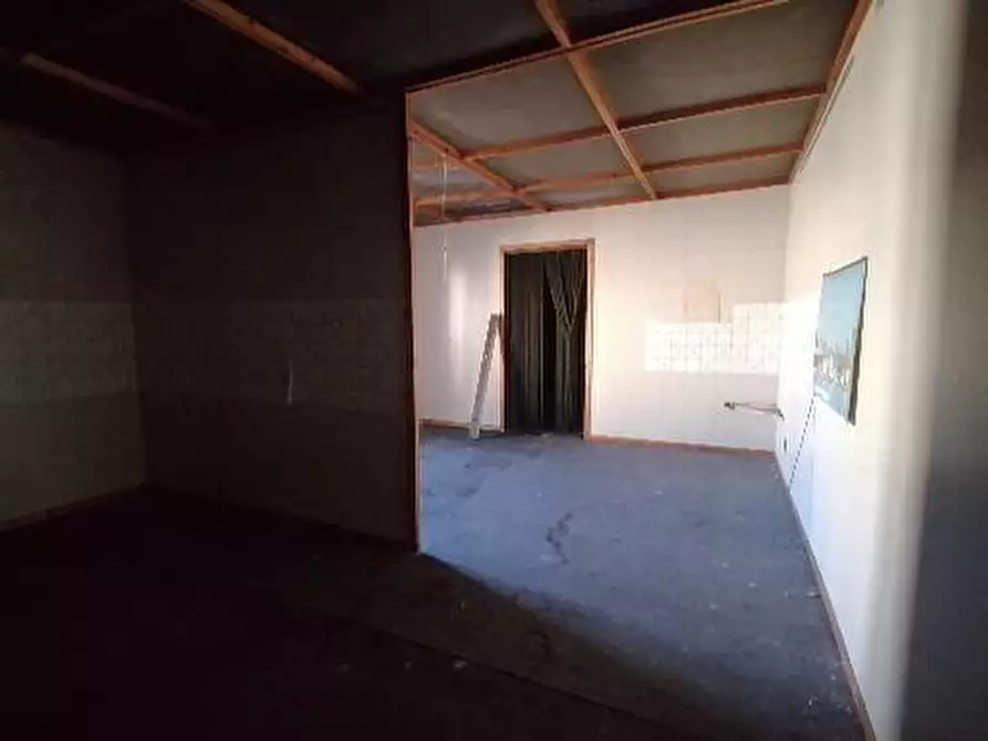 Immagine 9 di Terreno residenziale in vendita  a Lucca