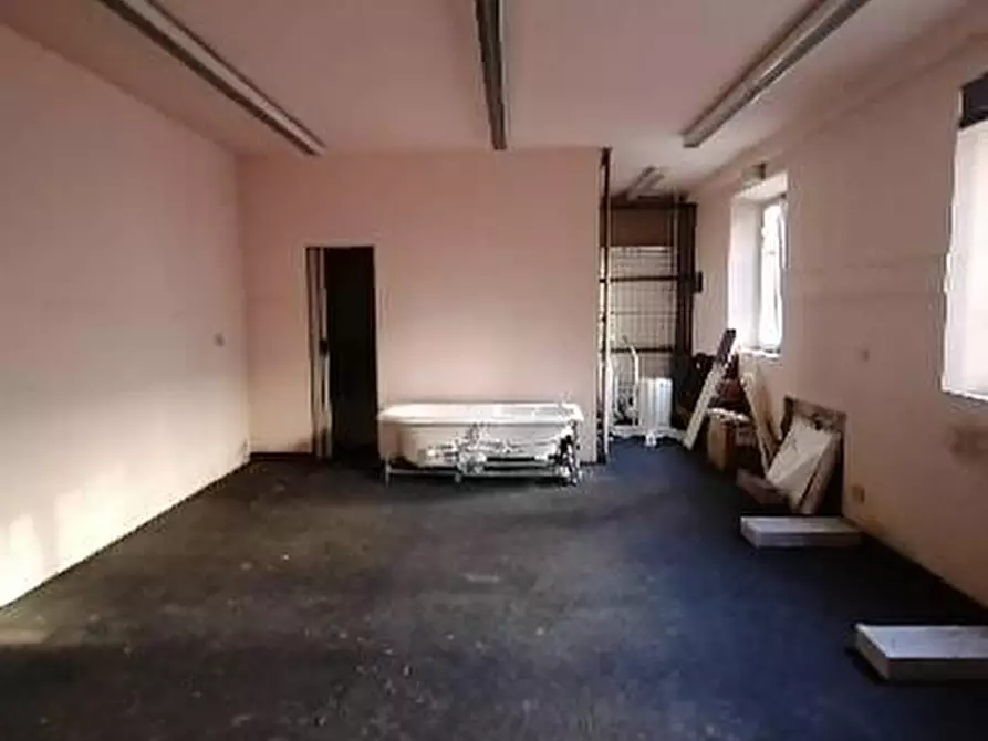 Immagine 11 di Terreno residenziale in vendita  a Lucca