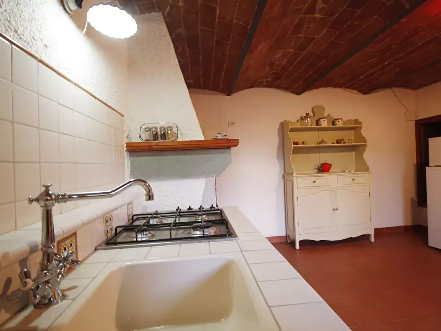 Immagine 6 di Rustico / casale in vendita  a Lamporecchio