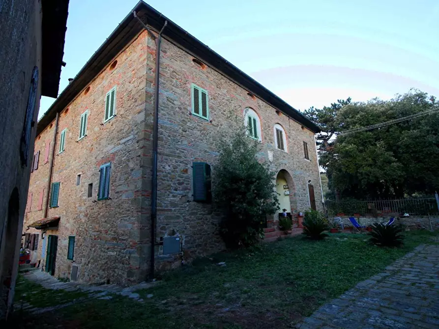 Immagine 9 di Rustico / casale in vendita  a Lamporecchio