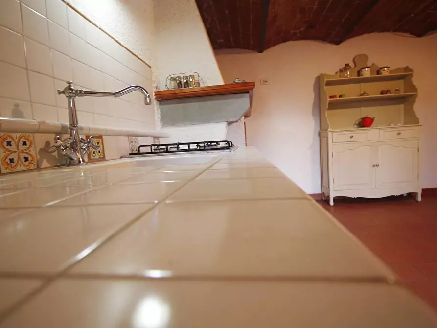 Immagine 7 di Rustico / casale in vendita  a Lamporecchio