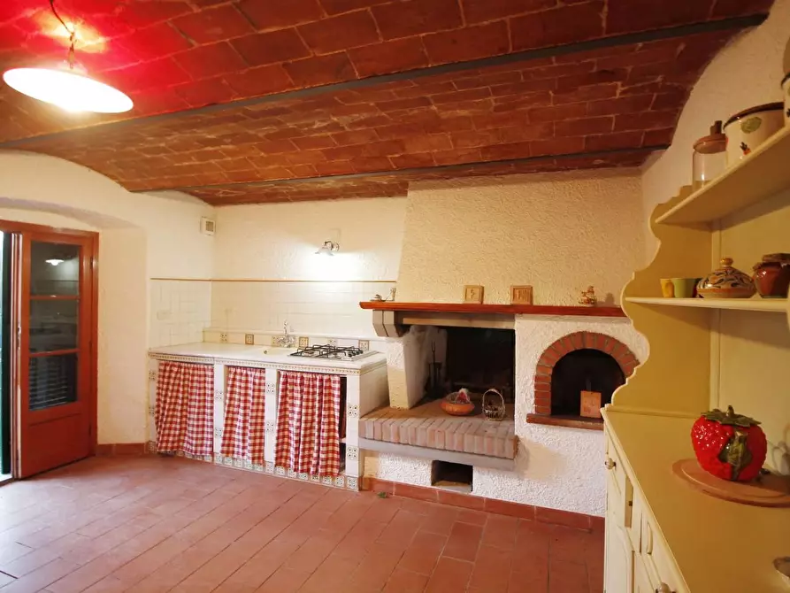 Immagine 12 di Rustico / casale in vendita  a Lamporecchio