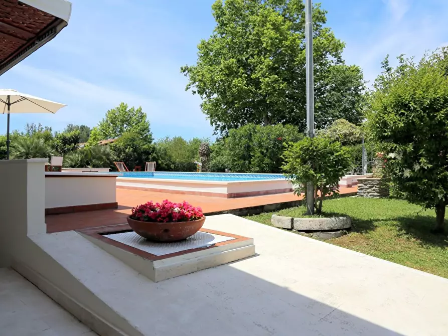 Immagine 4 di Casa indipendente in vendita  a Forte Dei Marmi