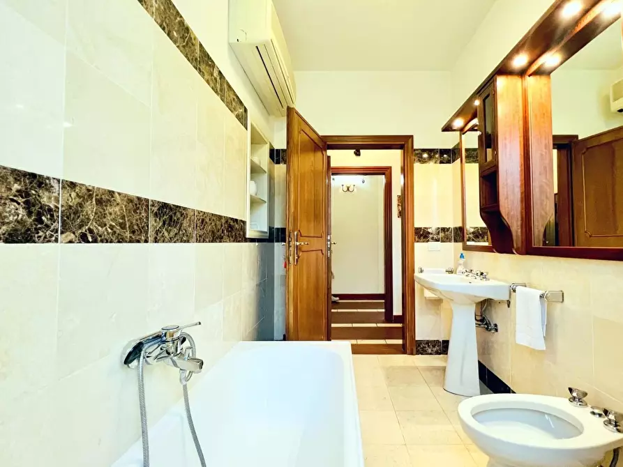 Immagine 30 di Casa indipendente in vendita  a Forte Dei Marmi