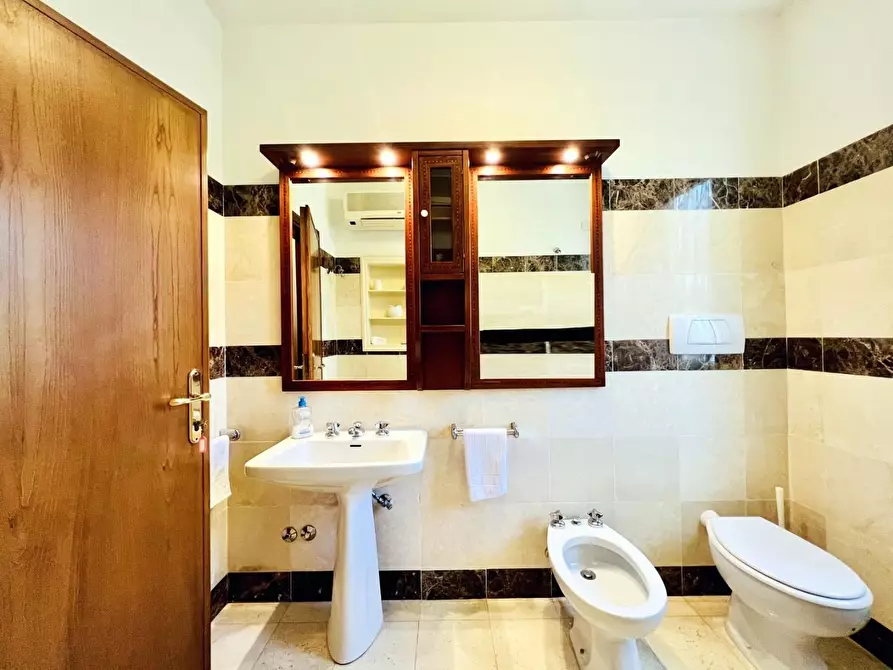 Immagine 28 di Casa indipendente in vendita  a Forte Dei Marmi