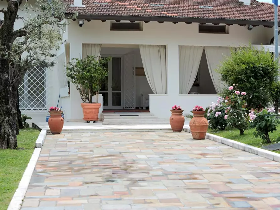 Immagine 3 di Casa indipendente in vendita  a Forte Dei Marmi
