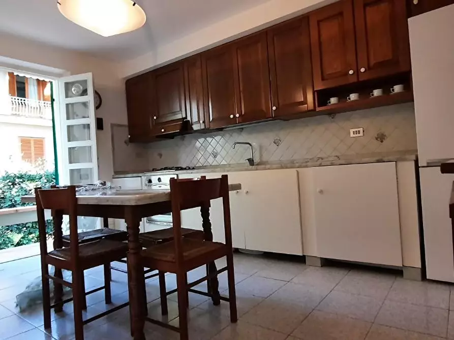 Immagine 10 di Villa in affitto  a Massa