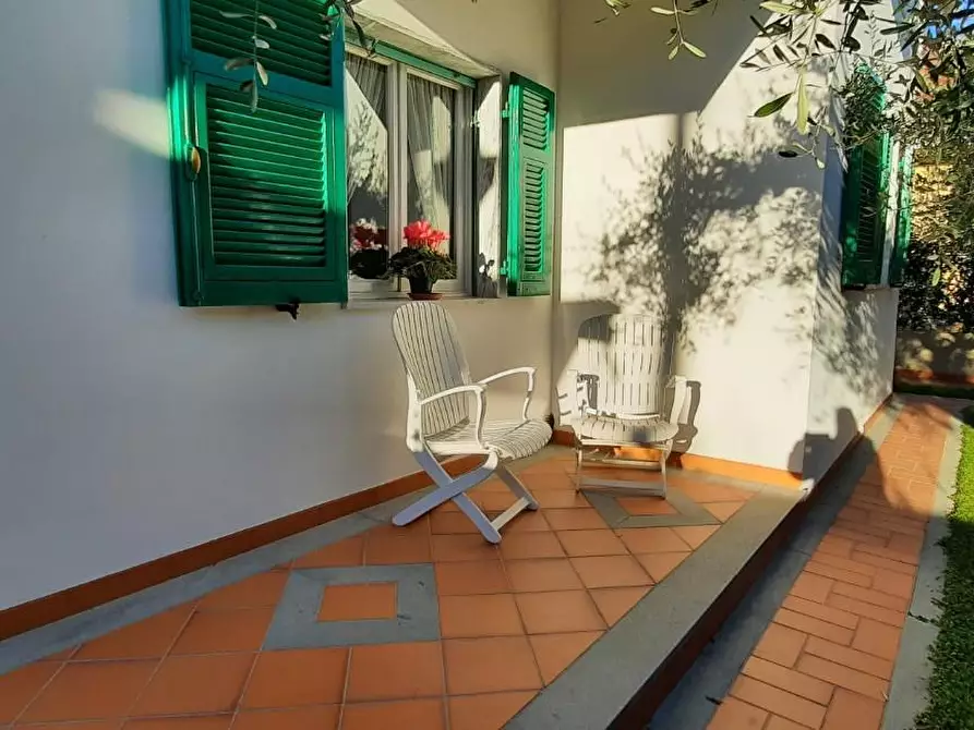 Immagine 16 di Villa in affitto  a Massa